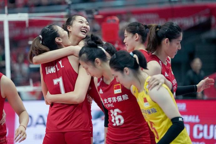 詹姆斯强势横扫中国女排晋级半决赛，状态火热！(体育明星日常韦德“狂黑”詹姆斯 女排国手开启联)-爱游戏体育app下载