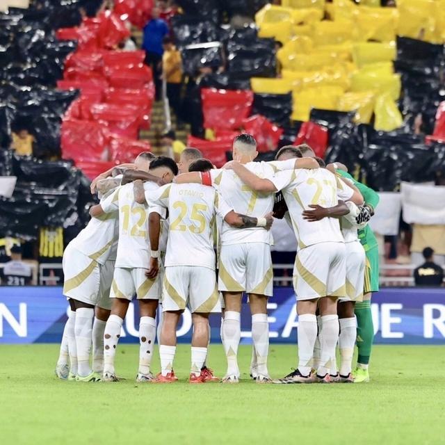 C罗重返赛场，锐不可当首场状态出色，澳大利亚队观众沸腾！上演精彩一战的简单介绍-爱游戏全站